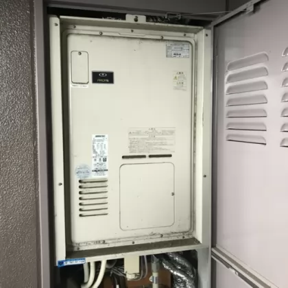 大阪府茨木市 交換前の給湯器 リンナイ RUFH-V2400SAU2-6