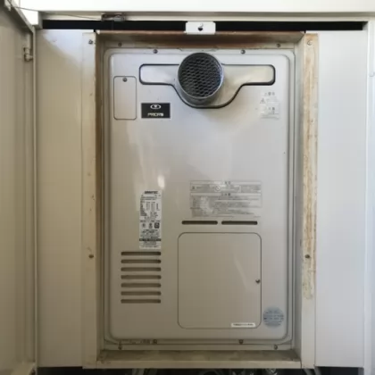 大阪府四條畷市 交換前の給湯器 リンナイ RUFH-V2400SAT2-6