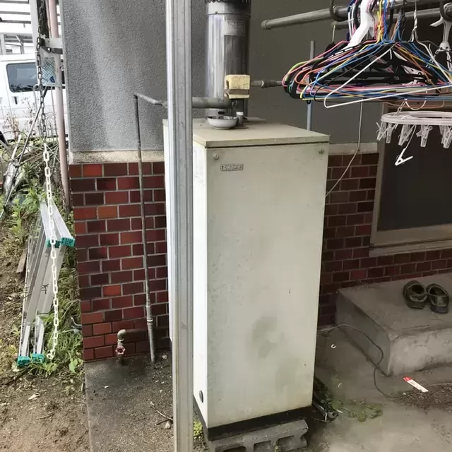 交換前の石油給湯器 長府 PG-35