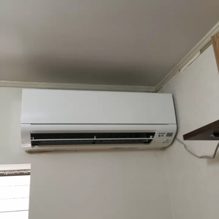 交換後のエアコン（三菱 MSZ-GV2218W）