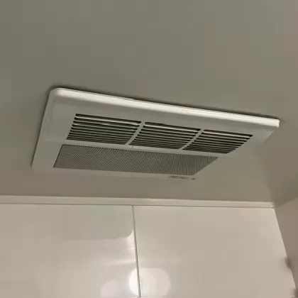 千葉県野田市 交換前の浴室乾燥機 三菱 V-100BZ4-BL