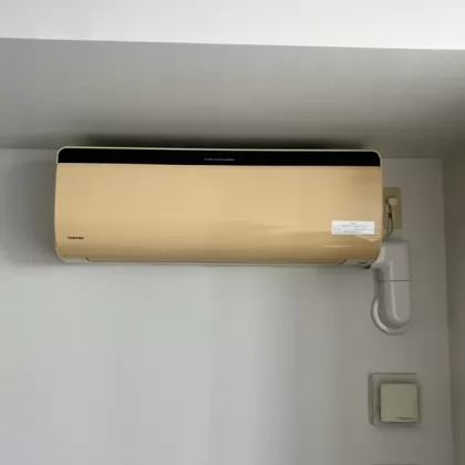 東京都港区 交換前のエアコン 東芝 RAS-251SDR