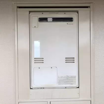 埼玉県三郷市 交換前の給湯器 リンナイ RUFH-V2403AW2-6(A)