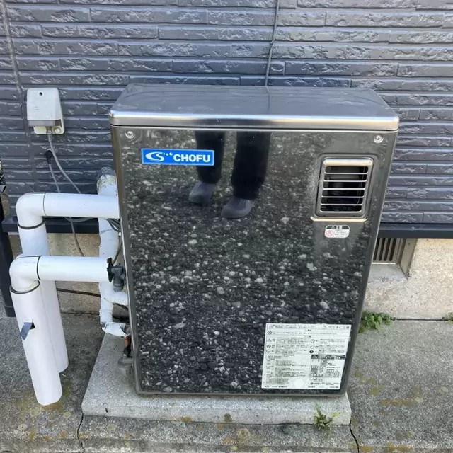 交換前の石油給湯器 長府 KIBF-4701DSA