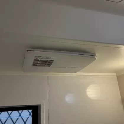 東京都葛飾区 交換前の浴室乾燥機 TOTO TYB111GS