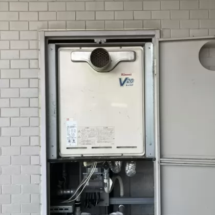滋賀県大津市 交換前の給湯器 リンナイ RUF-V2000SAT-1