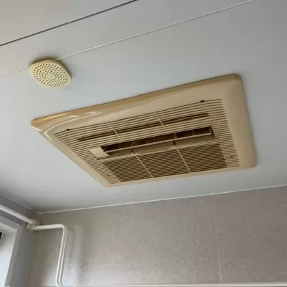 大阪府八尾市 交換前の浴室乾燥機 ハーマン FD2809F1