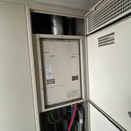 東京都江戸川区 交換前の給湯器 リンナイ RUFH-K2400AU2-3